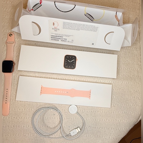 Apple Watch Series 5 in Rose Gold with Pink Sand Band GPS and Cellular